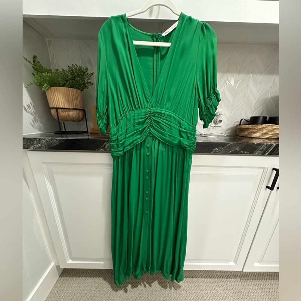 Zara Draped Midi Dress
Size Large